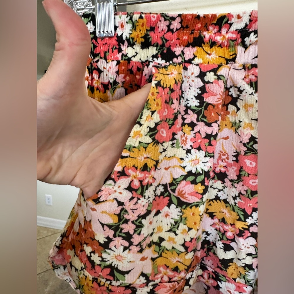 Women’s Billabong LG Lightweight Floral Tie Shorts, Excellent Condition! - Picture 3 of 8